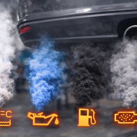 Ką reiškia skirtingų spalvų išmetamieji dūmai ir ką jie signalizuoja apie jūsų automobilį?