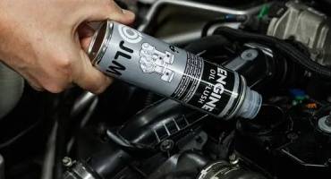 Kodėl kiekvienam automobiliui prieš keičiant alyvą reikalingas JLM variklio ploviklis - JLM Engine Oil Flush