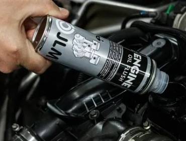 Kodėl kiekvienam automobiliui prieš keičiant alyvą reikalingas JLM variklio ploviklis - JLM Engine Oil Flush